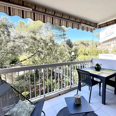 Apartment Bright And Refurbished Nest In Saint-raphael *