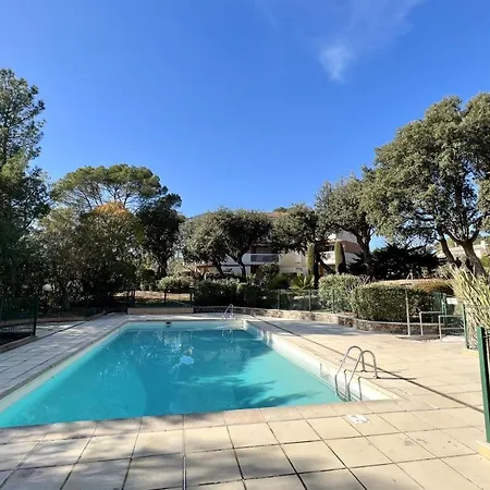 Bright And Refurbished Nest In Saint-raphael アパート *